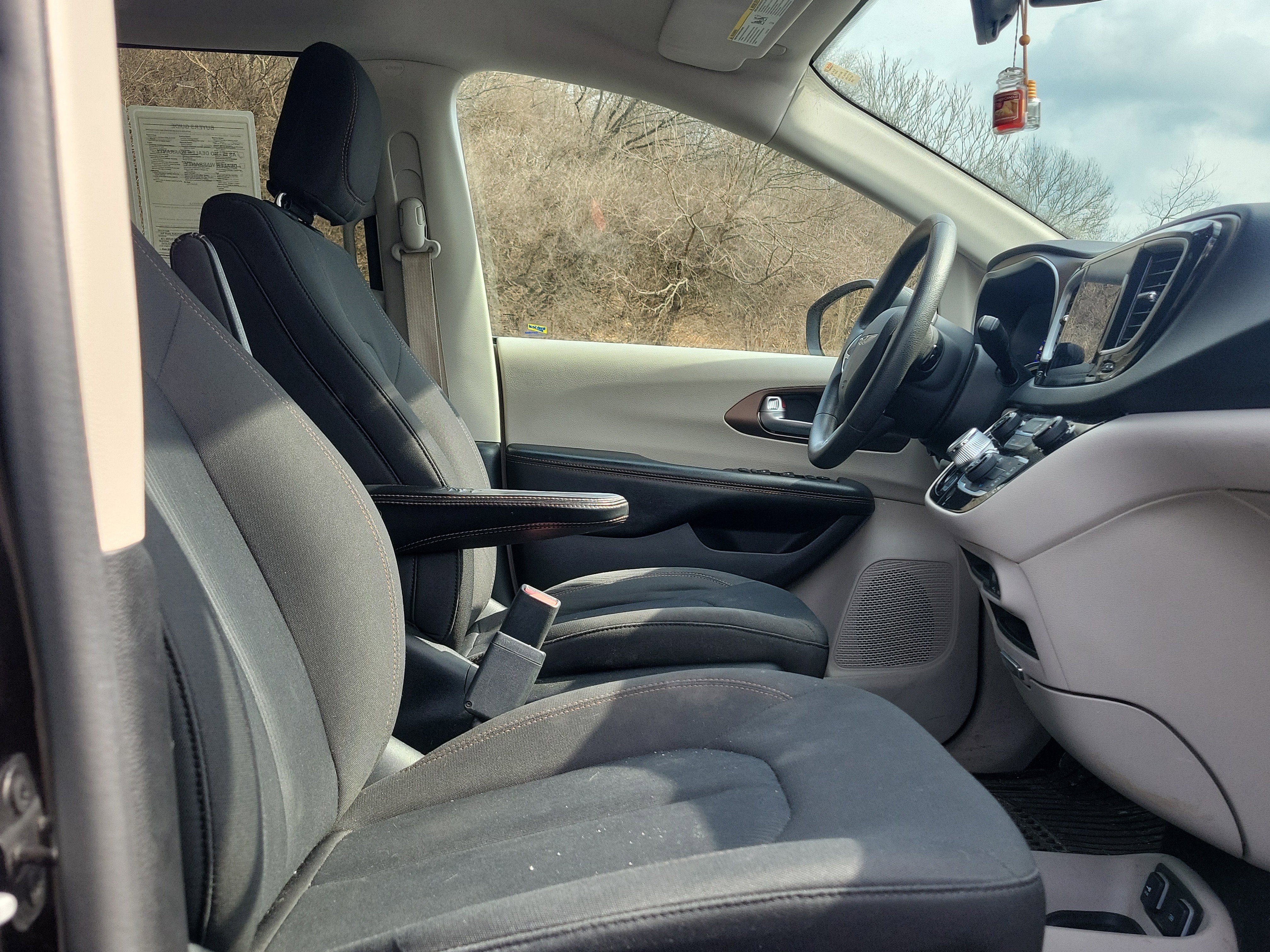 Used 2017 Chrysler Pacifica Touring image 27