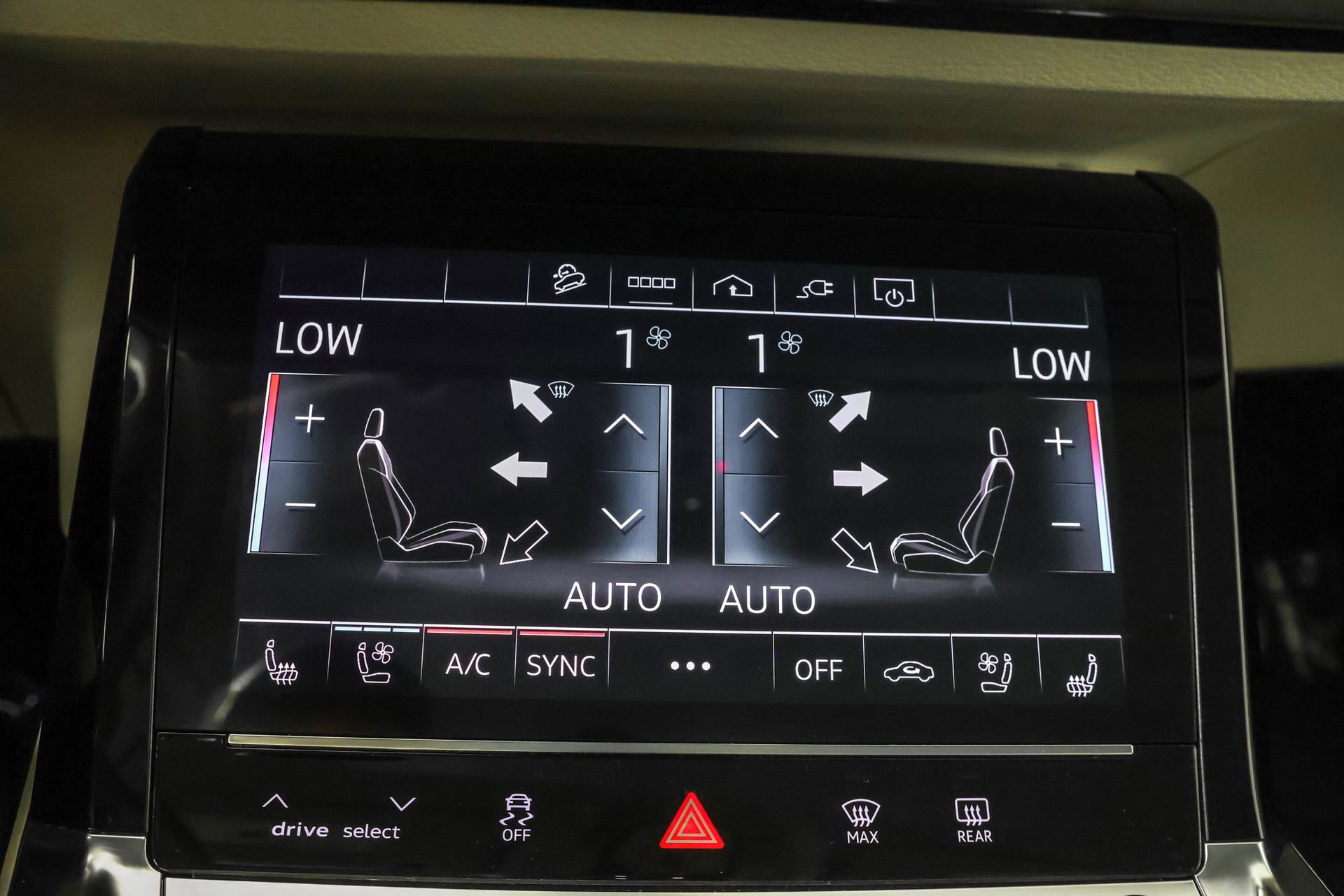 Used 2024 Audi Q8 e-tron Premium Plus w/ Premium Plus Package image 31