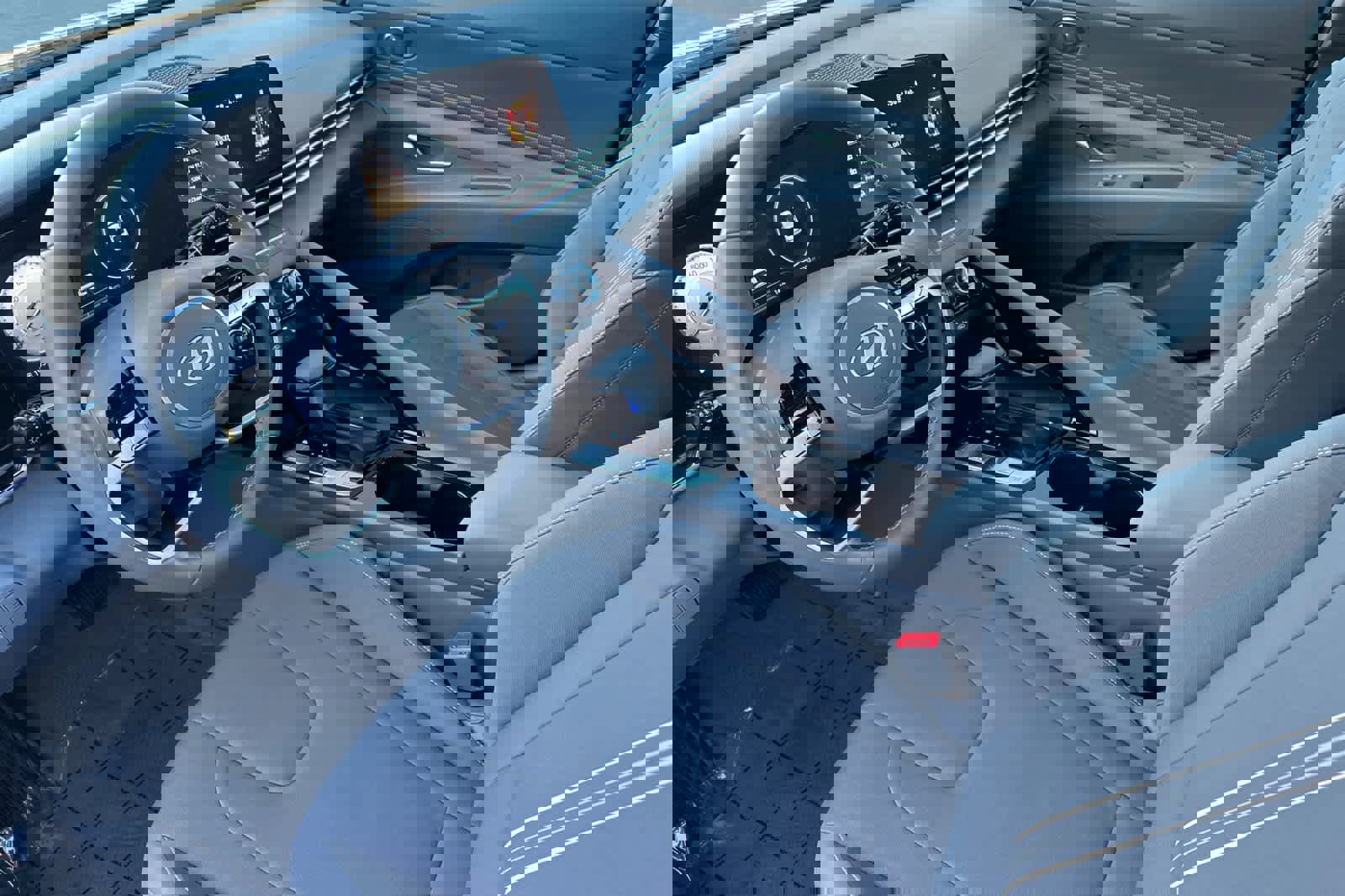 Used 2025 Hyundai Elantra SEL image 11