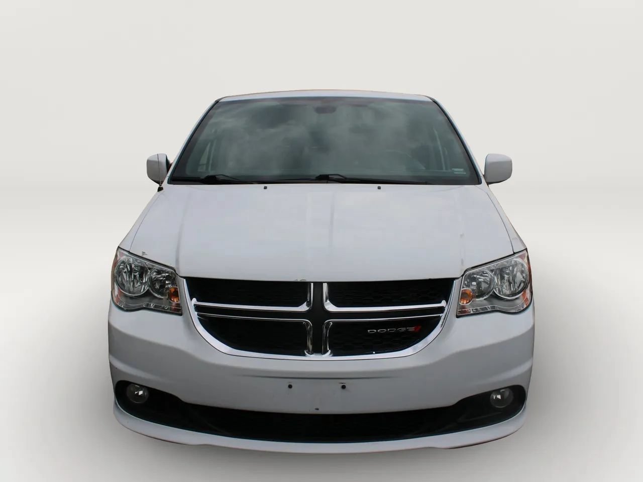 Used 2019 Dodge Grand Caravan SXT FWD image 2