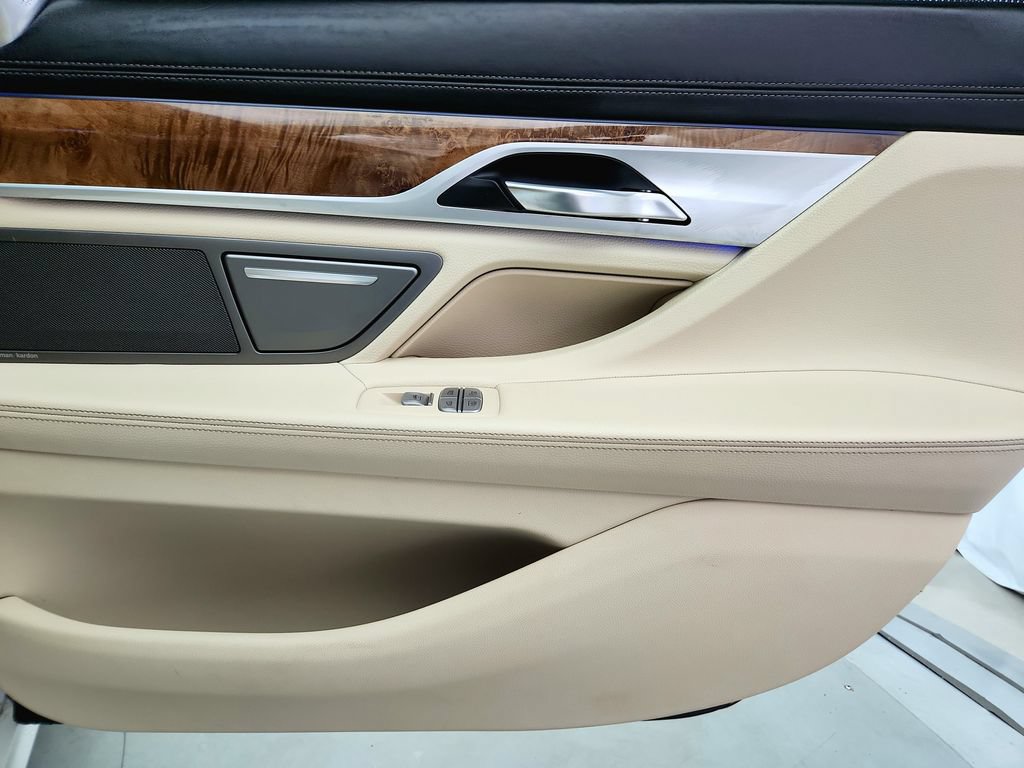 Used 2018 BMW 740e xDrive AWD/4WD image 36