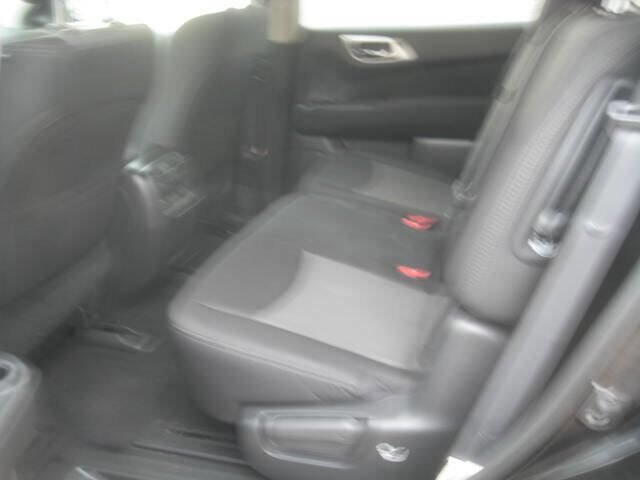 Used 2017 Nissan Pathfinder SV w/ SV Cold Weather Package image 13