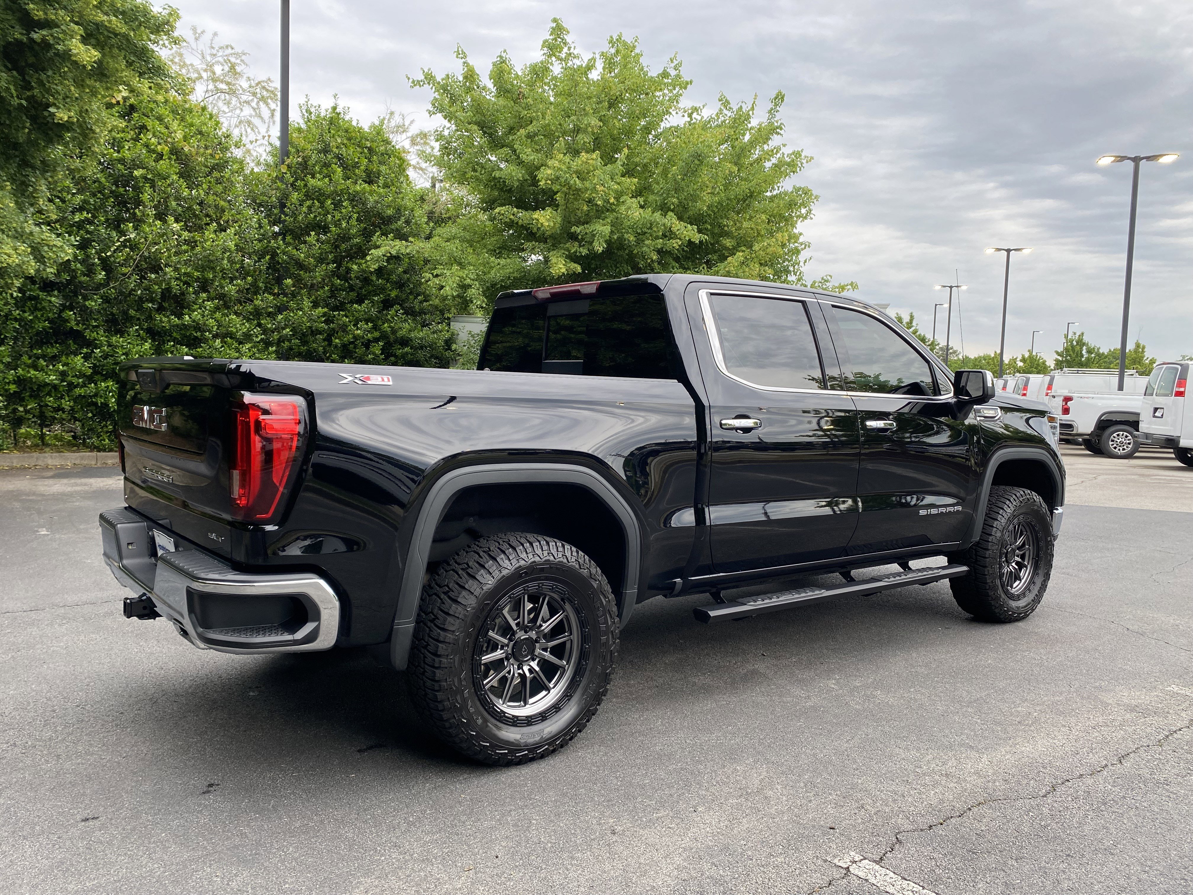 Used 2024 GMC Sierra 1500 SLT AWD/4WD image 9