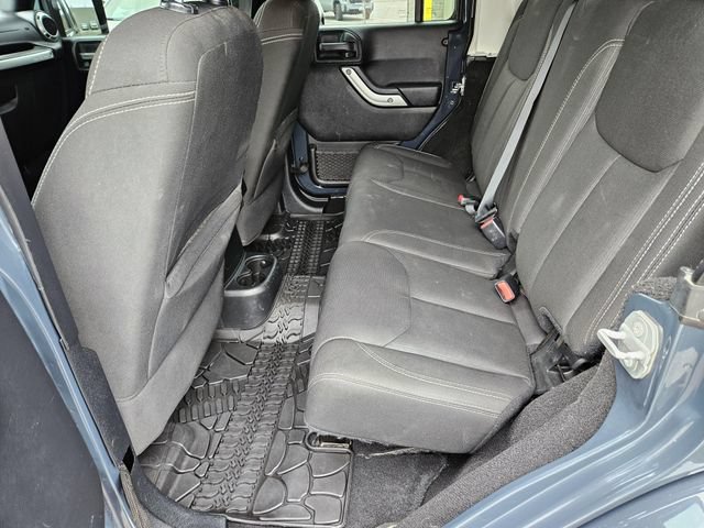 Used 2016 Jeep Wrangler Unlimited Sahara w/ Connectivity Group AWD/4WD image 18