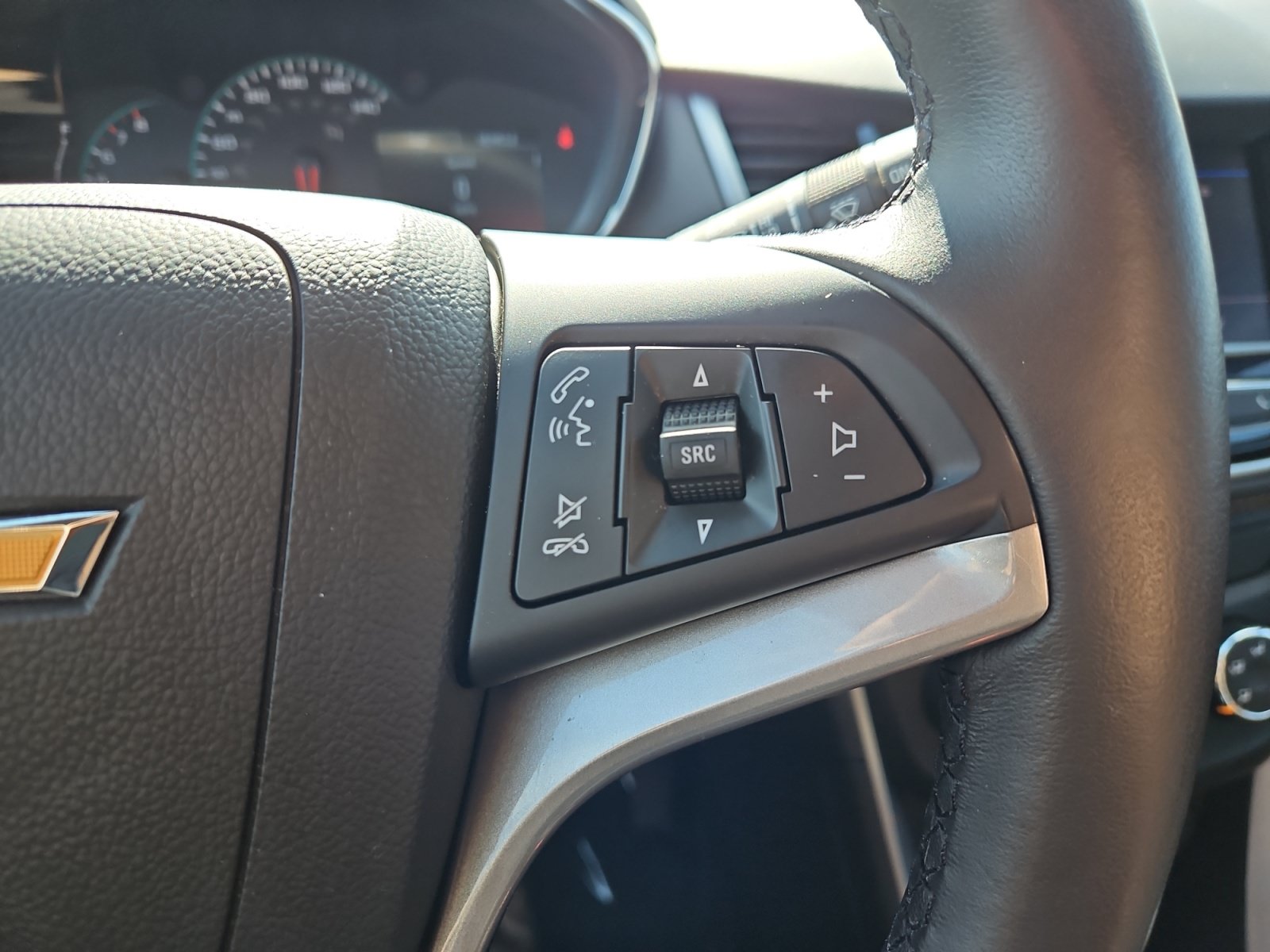 Used 2021 Chevrolet Trax LT w/ LT Convenience Package AWD/4WD image 23