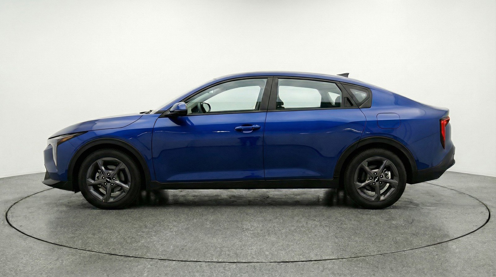 Used 2025 Kia K4 FWD image 3