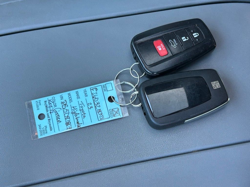 Used 2023 Toyota Highlander XLE FWD image 75