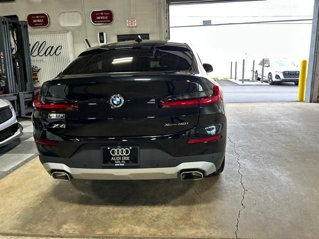 Used 2023 BMW X4 xDrive30i w/ Premium Package image 4