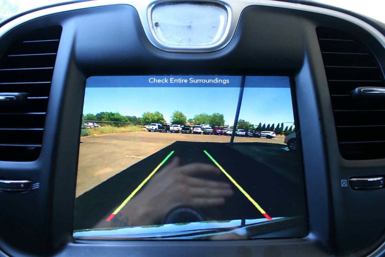 Used 2017 Chrysler 300 Limited RWD image 19