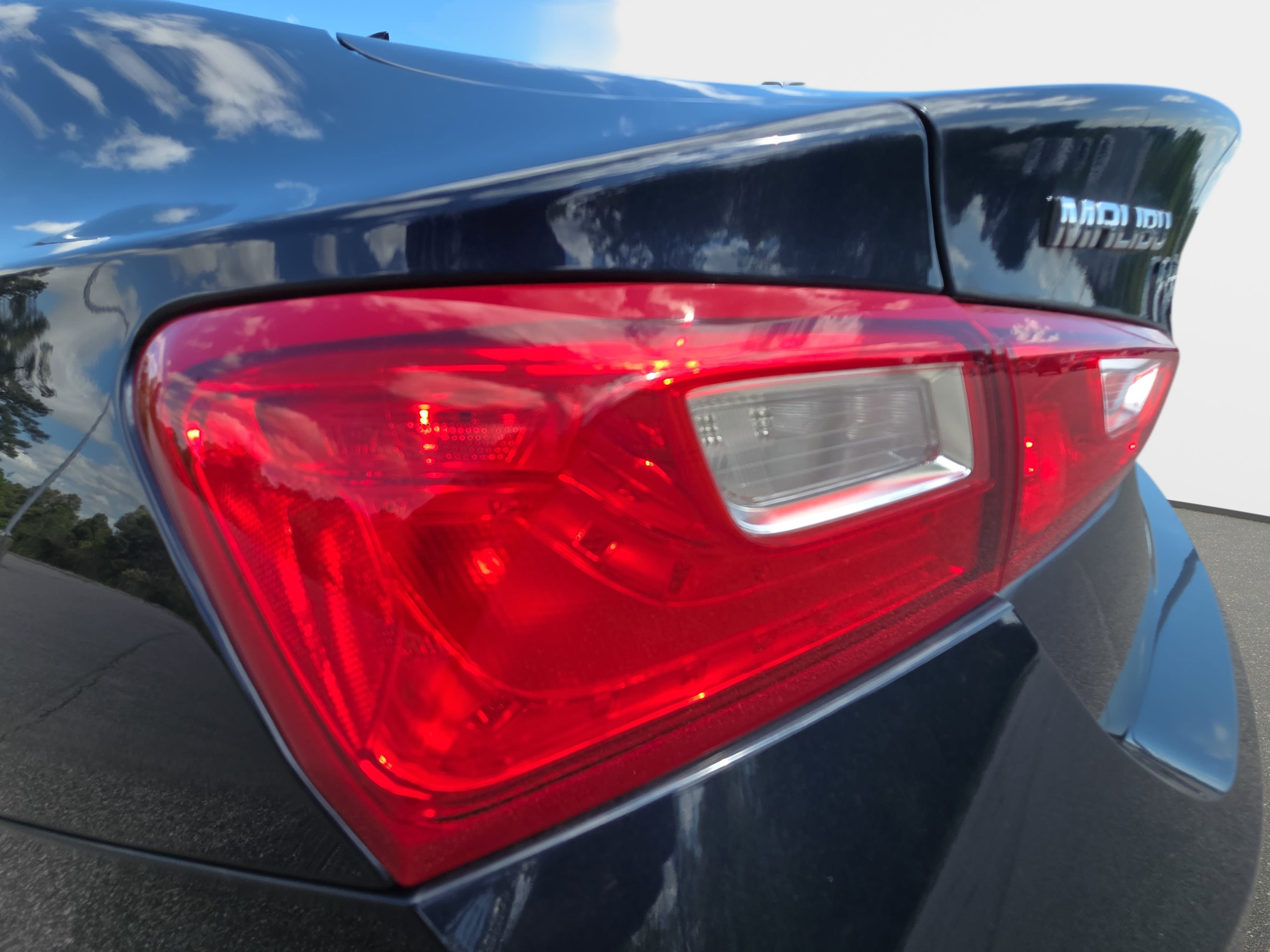 Used 2017 Chevrolet Malibu LT image 33