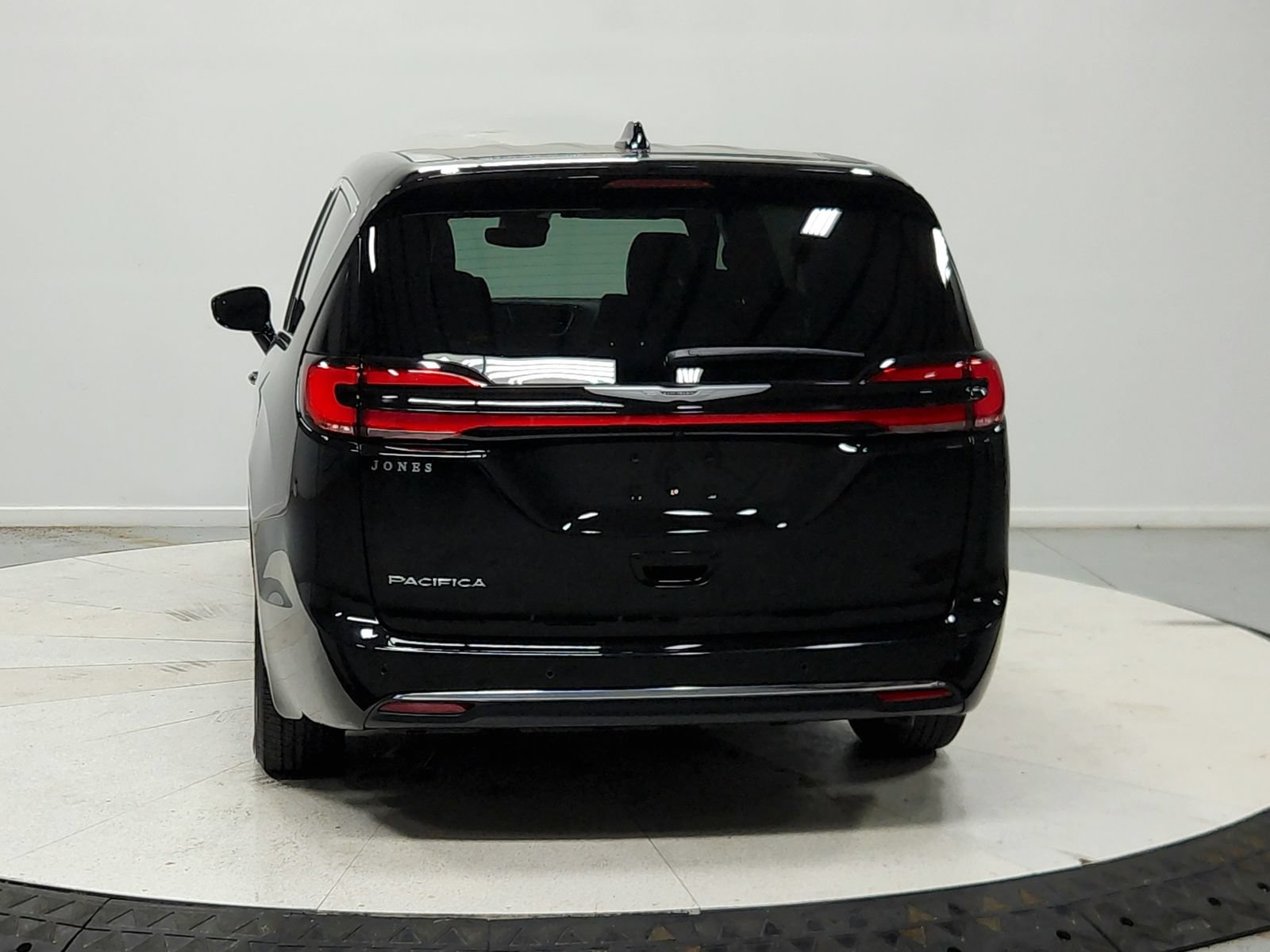 Used 2025 Chrysler Pacifica Select FWD image 7