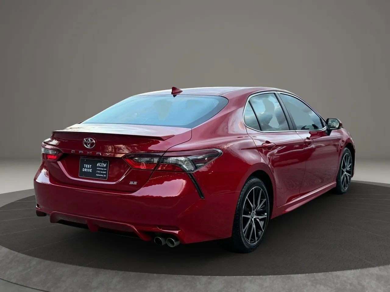 Used 2021 Toyota Camry SE image 4