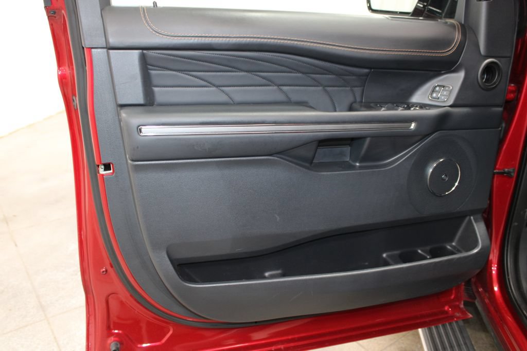Used 2022 Ford Expedition Platinum AWD/4WD image 18
