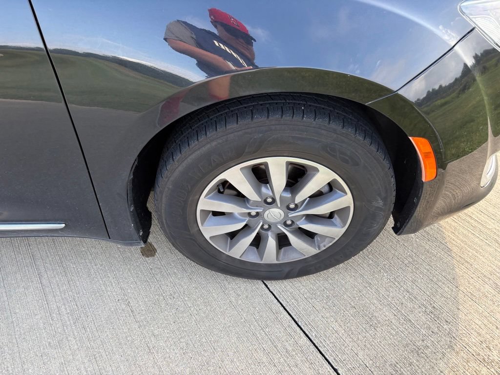 Used 2020 Chrysler Pacifica Touring-L Plus FWD image 27