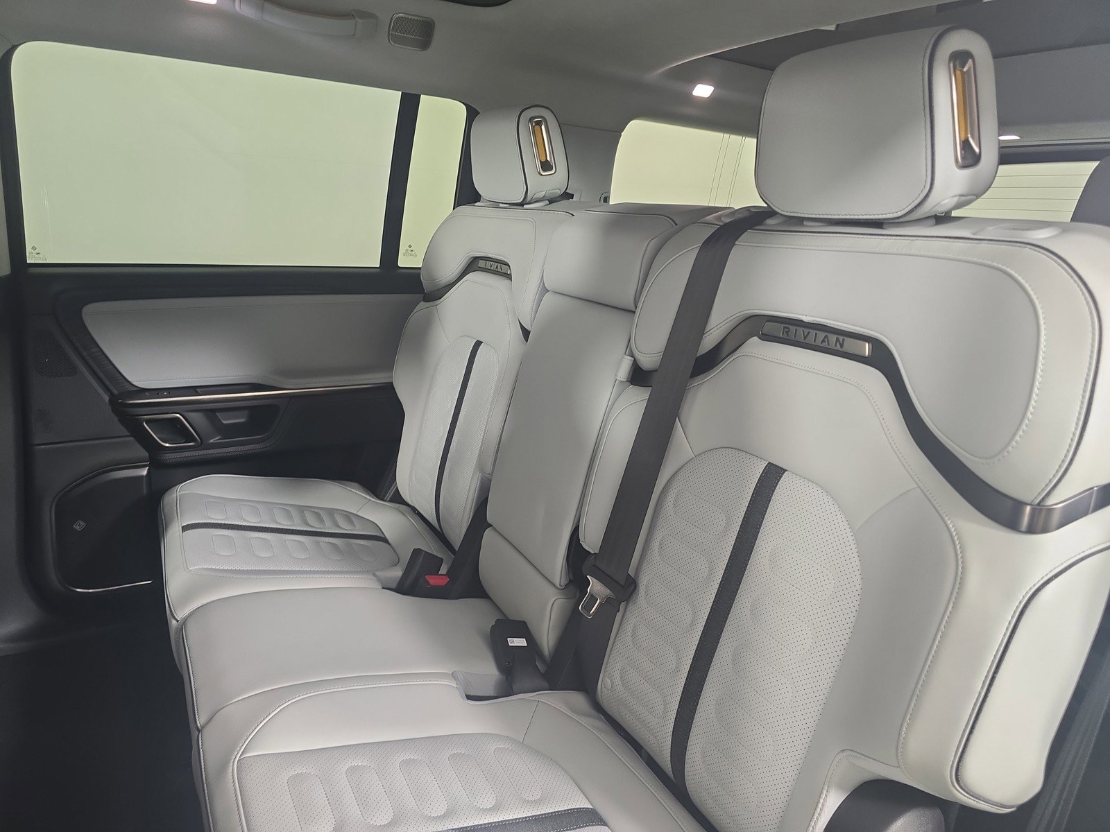 Used 2024 Rivian R1S Adventure AWD/4WD image 22
