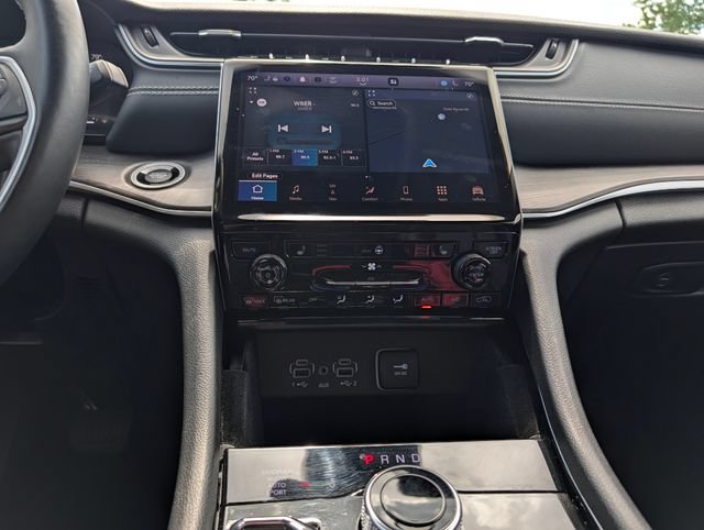 Used 2022 Jeep Grand Cherokee Limited AWD/4WD image 19
