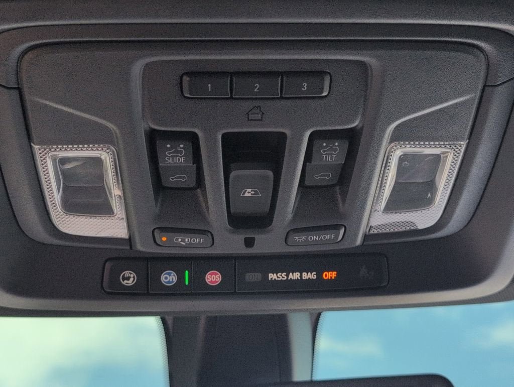 Used 2021 Chevrolet Silverado 1500 High Country AWD/4WD image 18