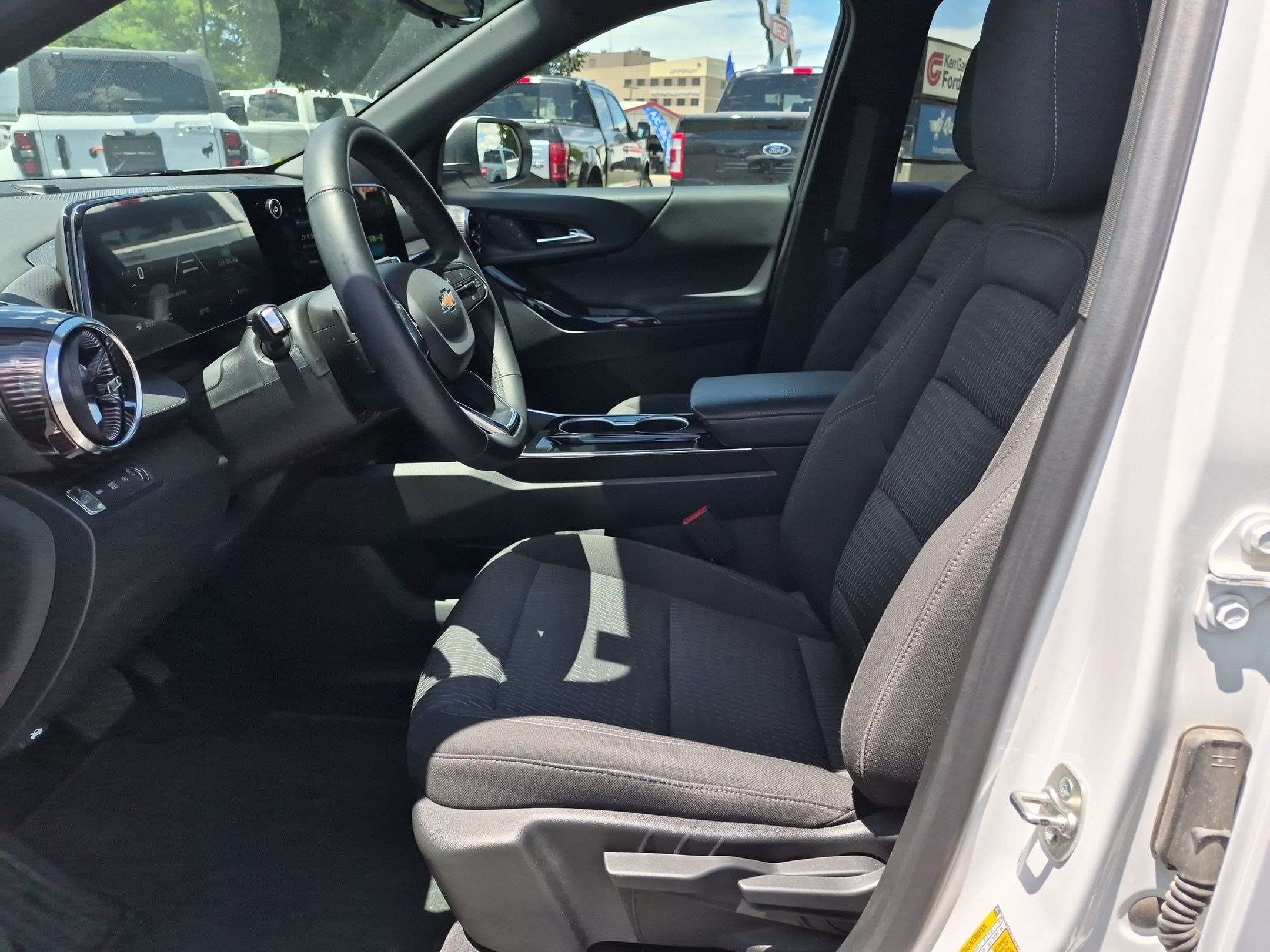 Used 2025 Chevrolet Equinox LT w/ Safety and Technology Package AWD/4WD image 18