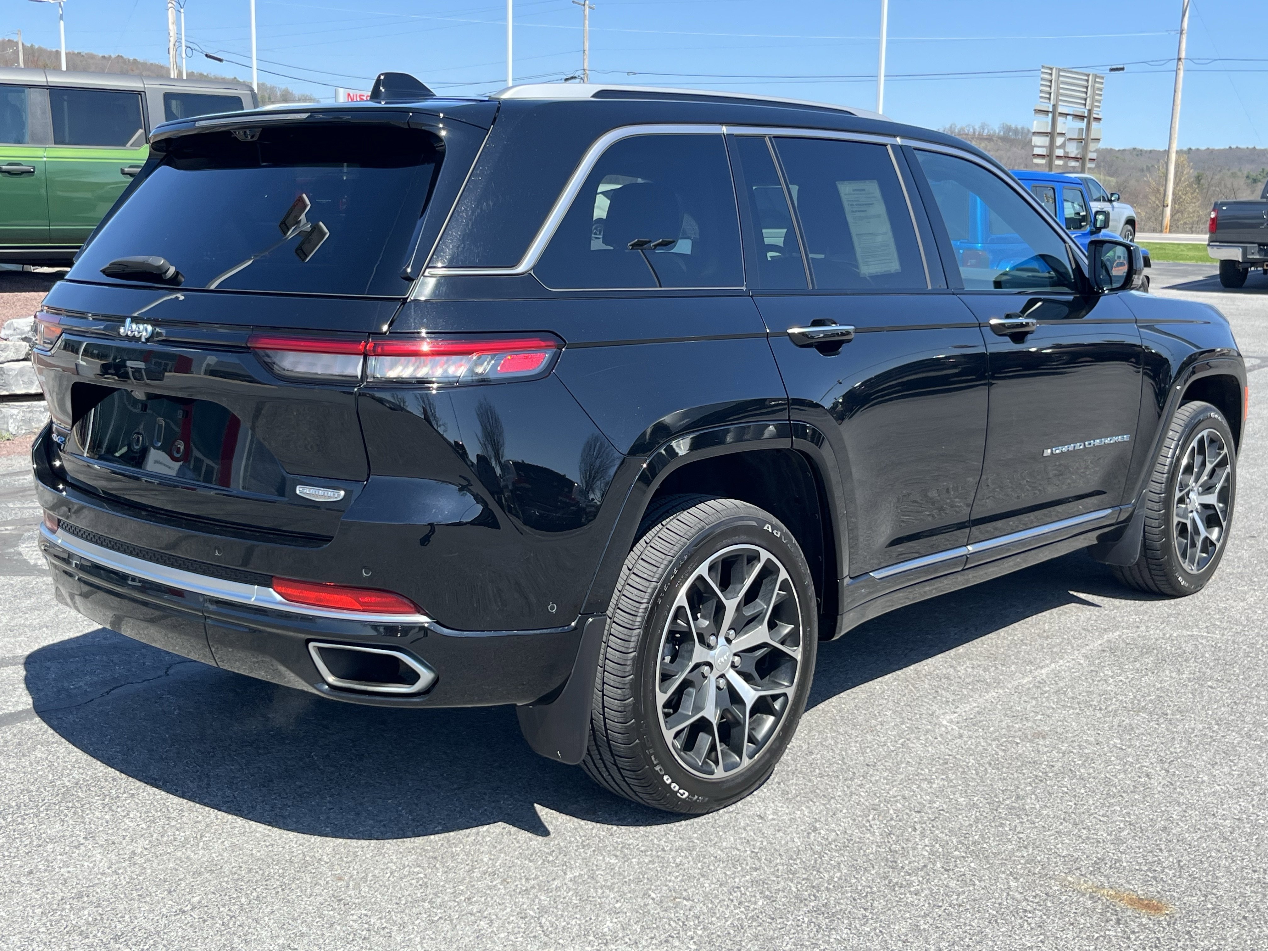 Used 2022 Jeep Grand Cherokee Summit image 3