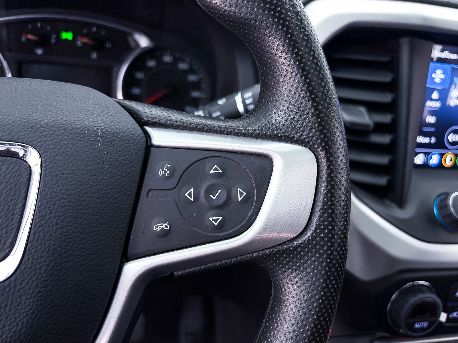 Used 2022 GMC Acadia SLE w/ Driver Convenience Package FWD image 33