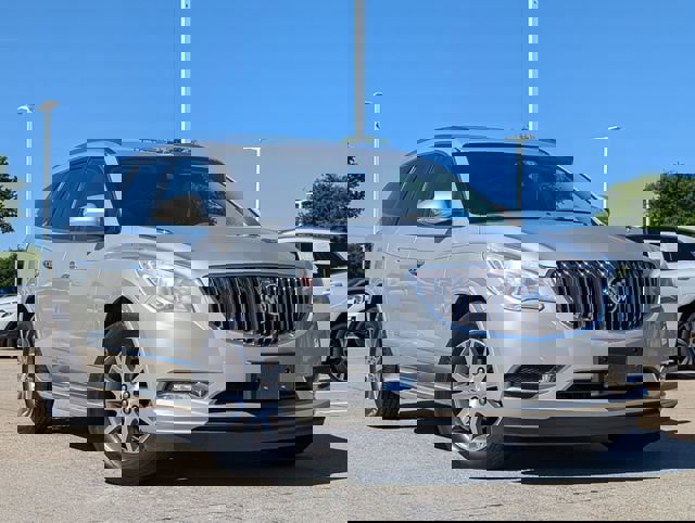 Used 2015 Buick Enclave Leather image 2