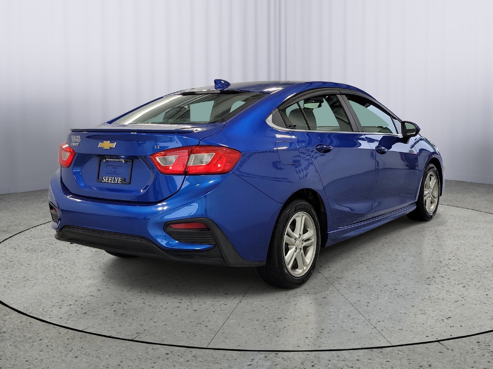 Used 2017 Chevrolet Cruze LT w/ Convenience Package FWD image 2
