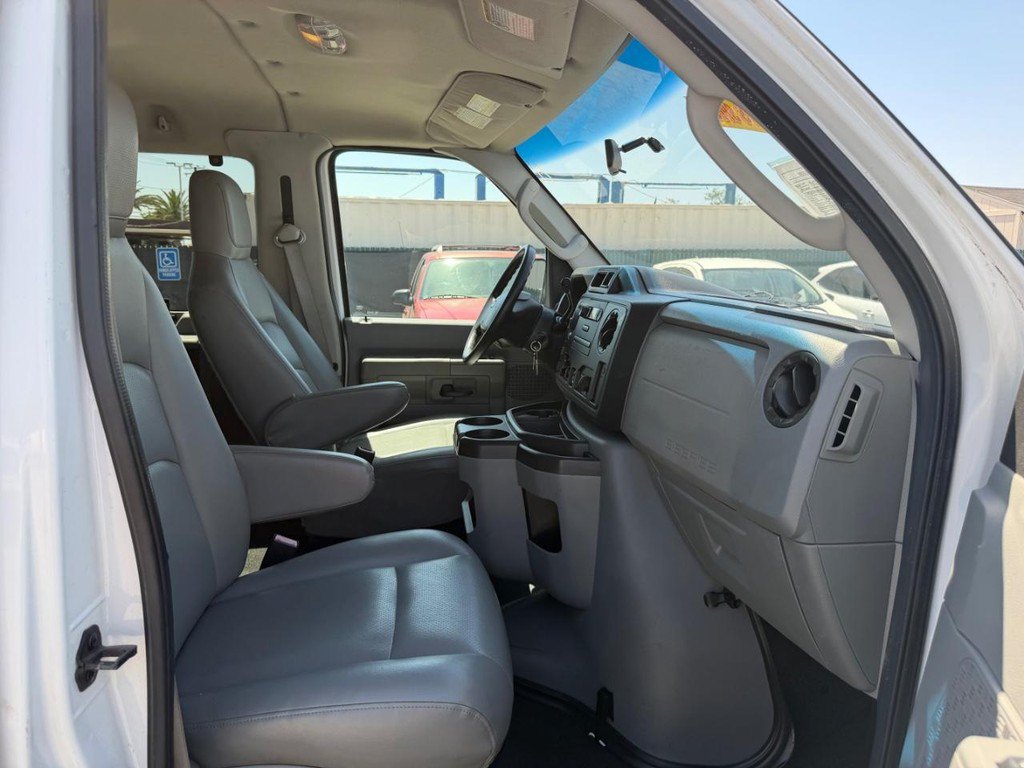 Used 2009 Ford E-350 and Econoline 350 Extended Wagon Super Duty RWD image 21