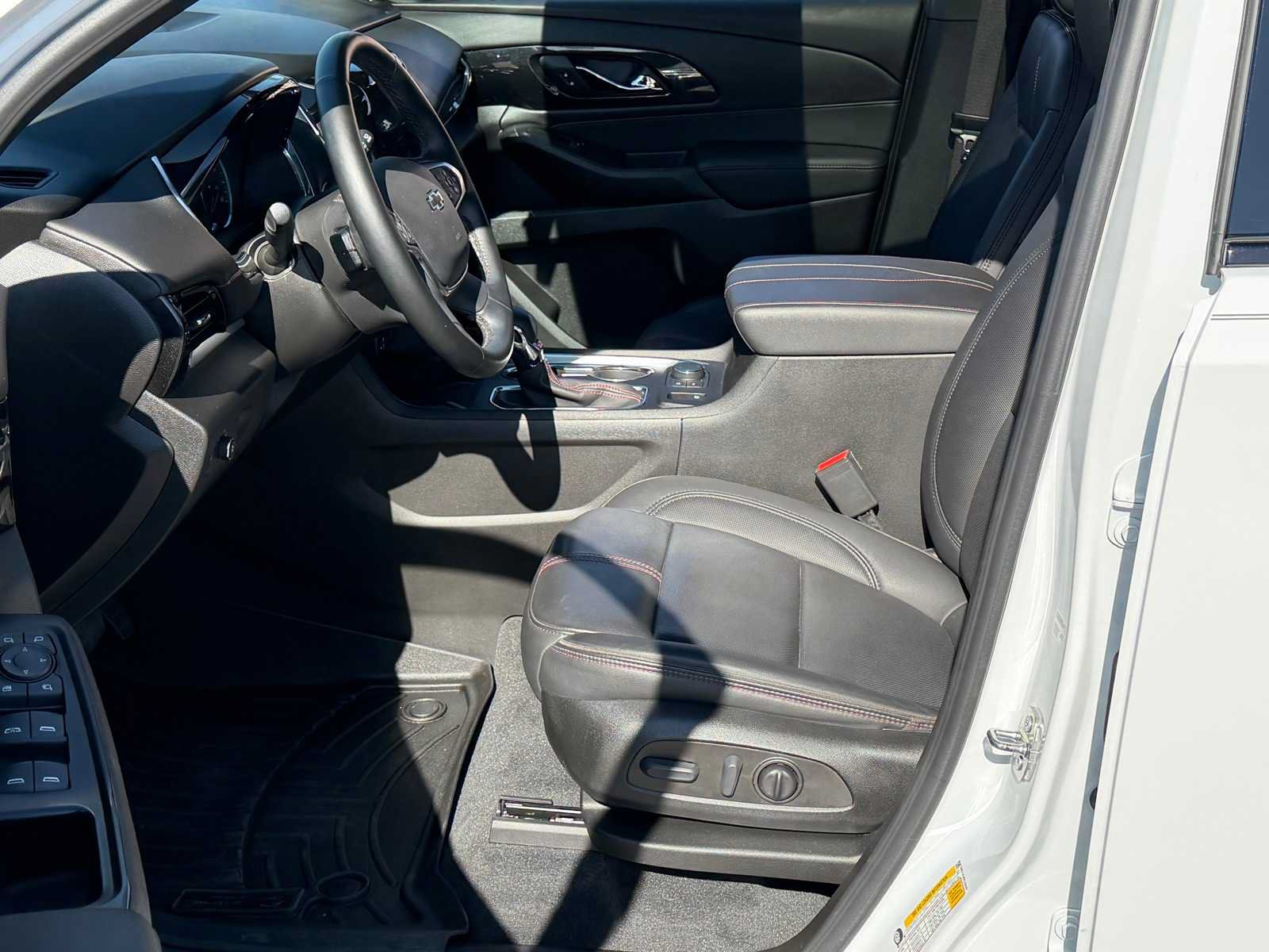 Used 2023 Chevrolet Traverse RS AWD/4WD image 23