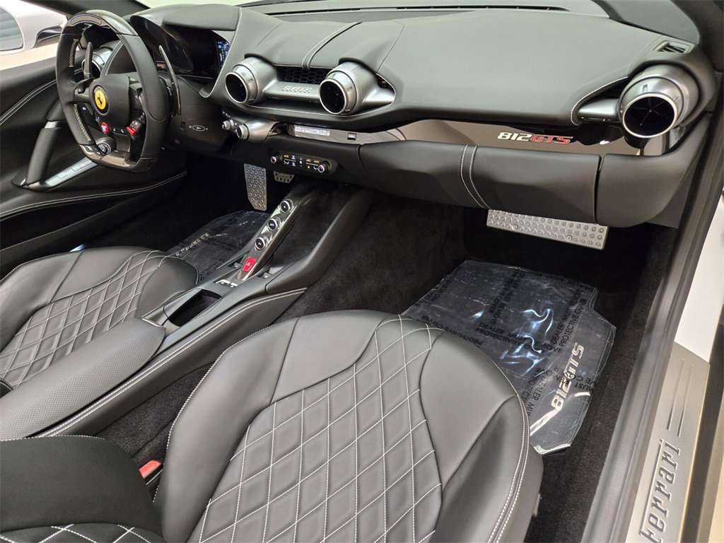 Used 2022 Ferrari 812 GTS image 25