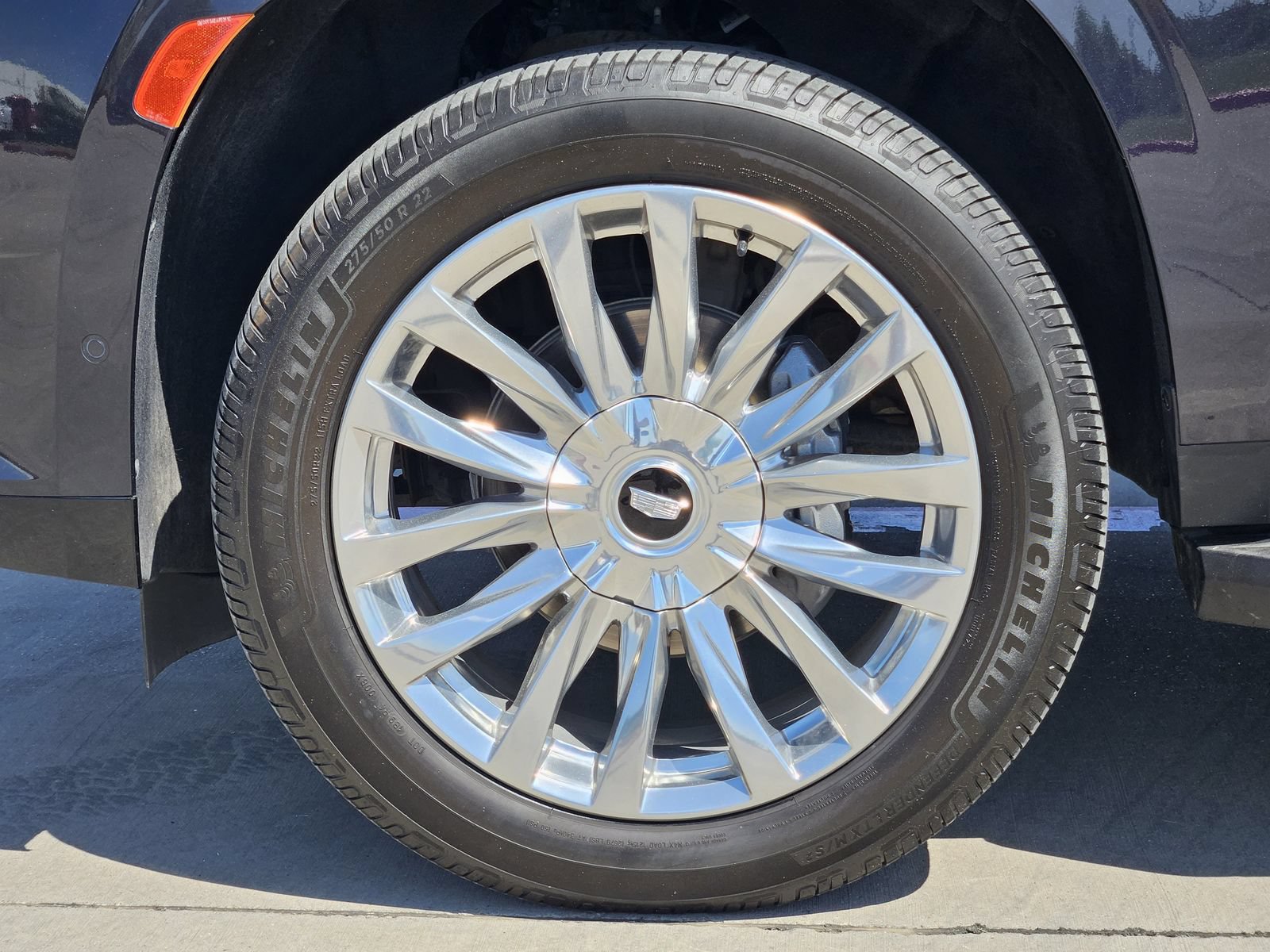 Used 2023 Cadillac Escalade Premium Luxury AWD/4WD image 13