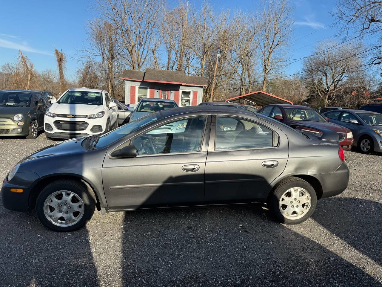 Used 2004 Dodge Neon SXT image 2