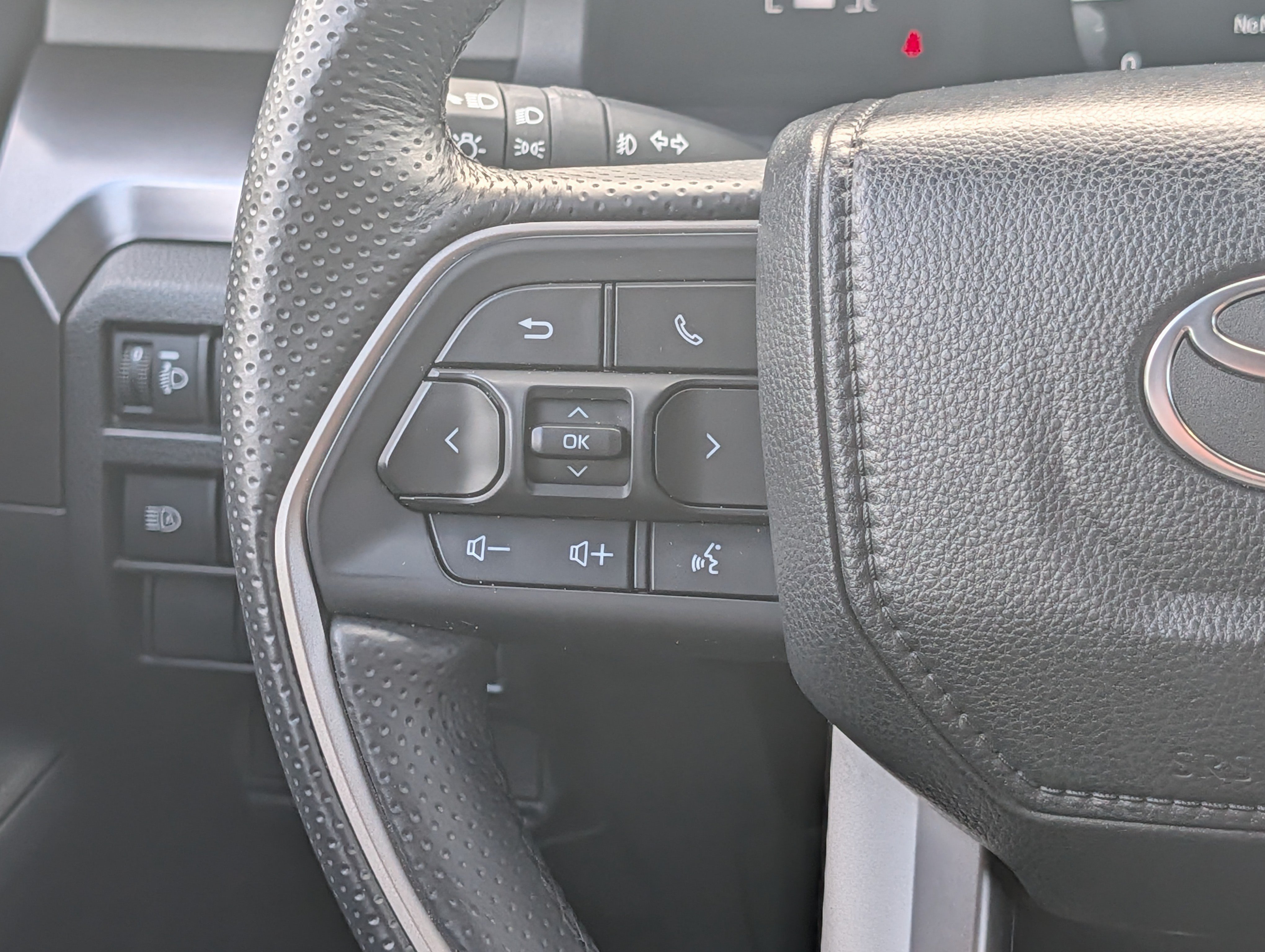 Certified 2025 Toyota 4Runner SR5 AWD/4WD image 31