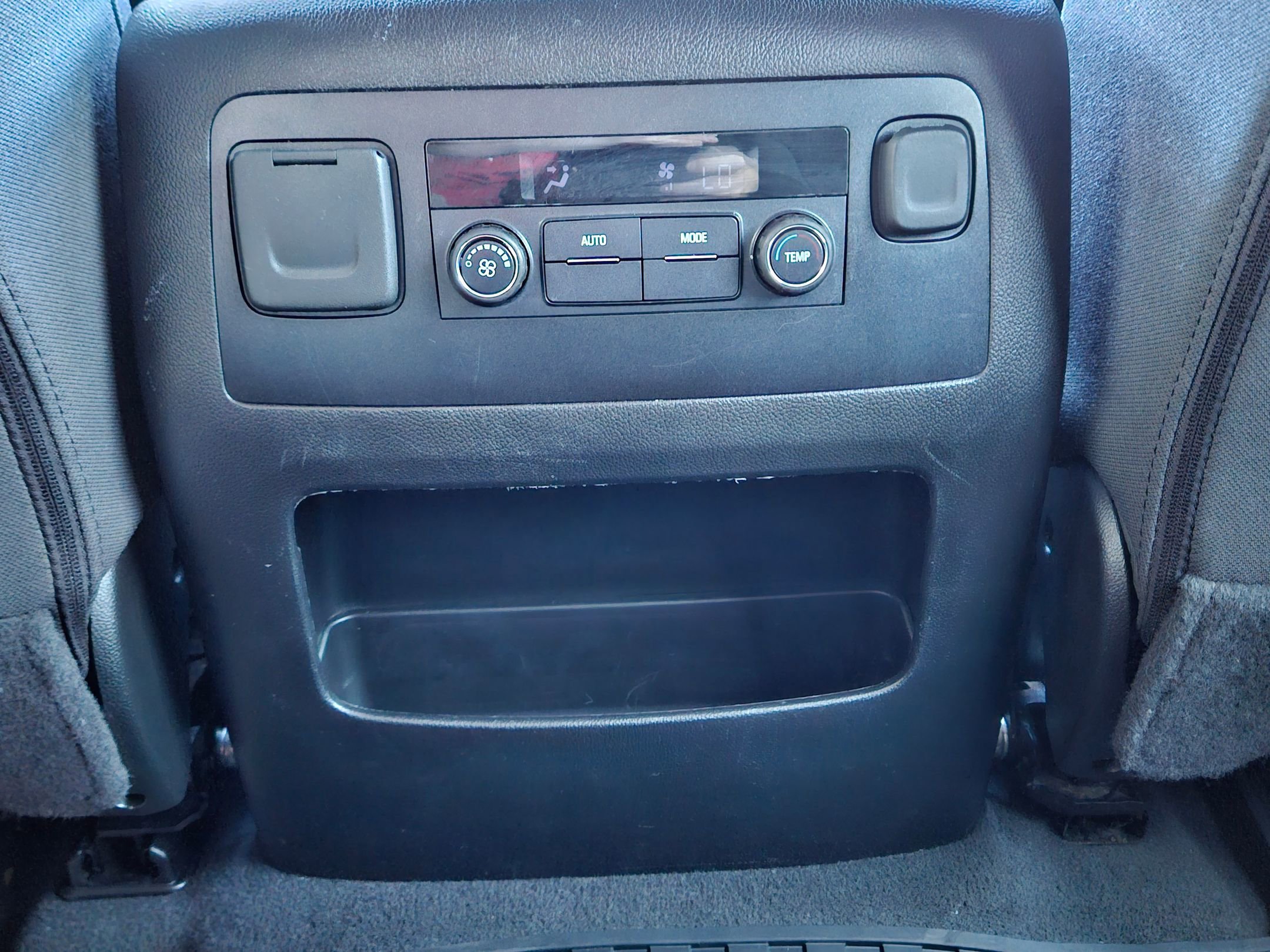 Used 2019 GMC Yukon SLE w/ SLE Value Package image 26