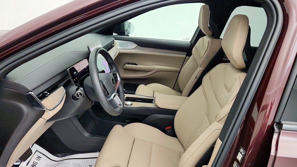 Used 2025 Volvo EX90 Ultra AWD/4WD image 18