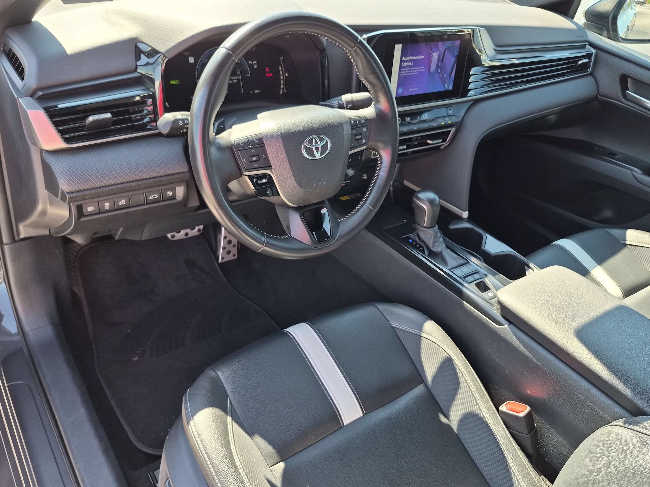 Used 2025 Toyota Camry SE FWD image 17