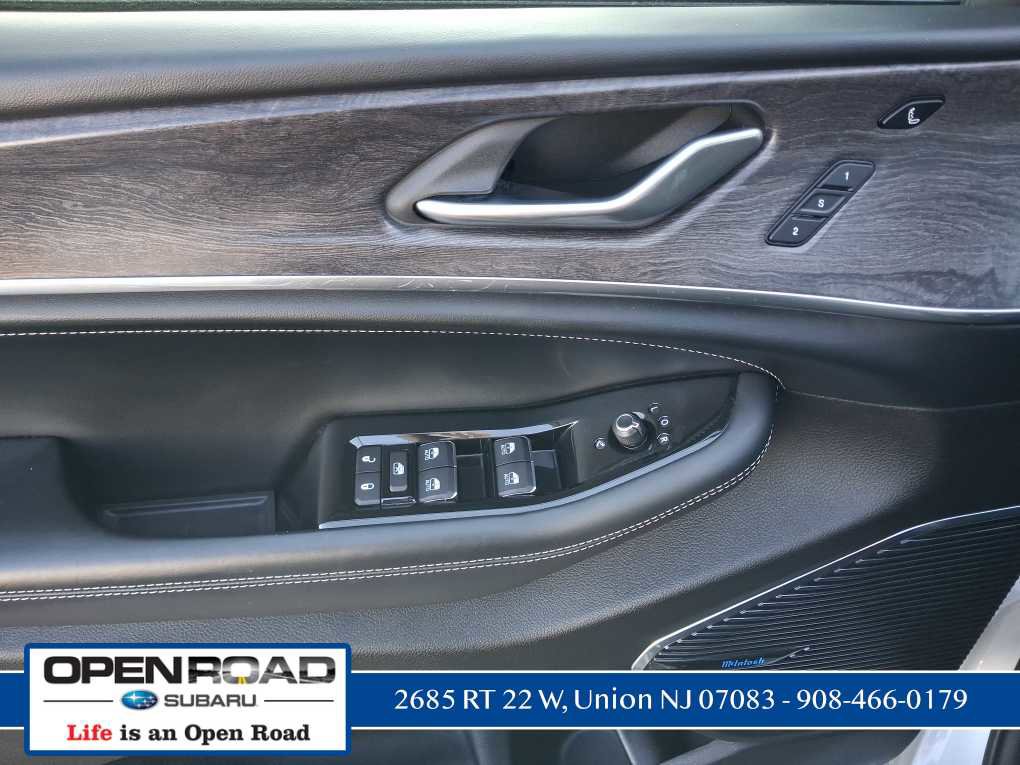 Used 2021 Jeep Grand Cherokee L Overland w/ Luxury Tech Group IV AWD/4WD image 17