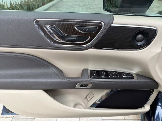 Used 2020 Lincoln Continental w/ Premium Package FWD image 11