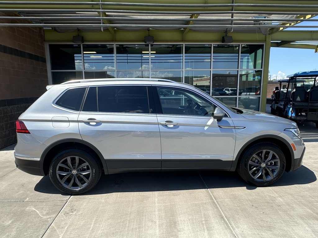 Used 2022 Volkswagen Tiguan SE w/ Panoramic Sunroof Package AWD/4WD image 7