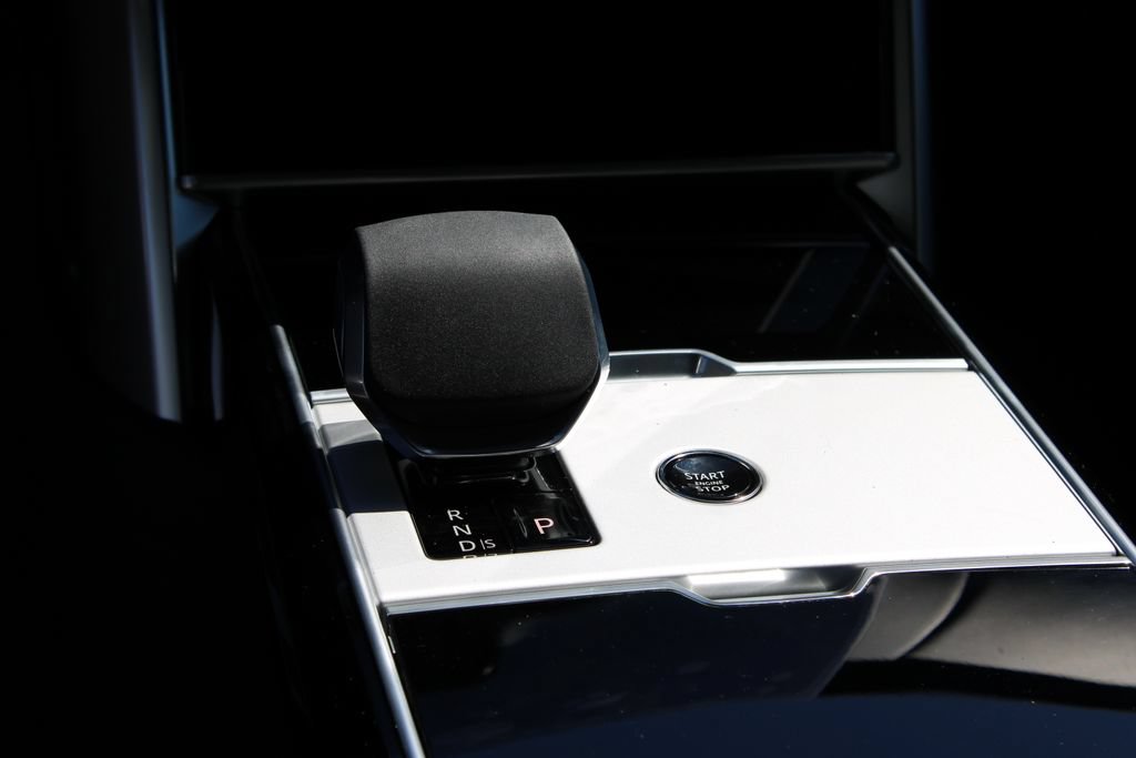 New 2026 Land Rover Range Rover SE AWD/4WD image 13