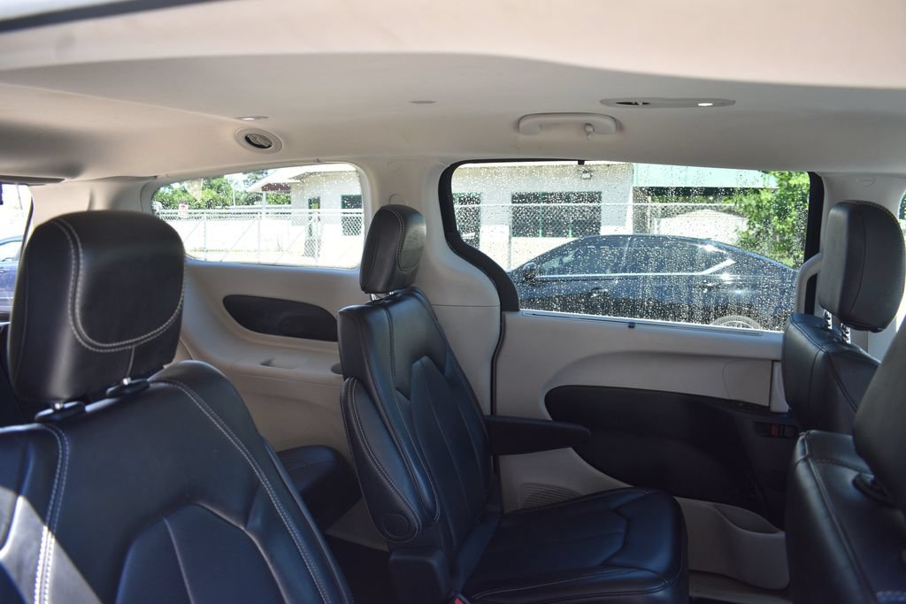 Used 2024 Chrysler Pacifica Touring-L FWD image 25