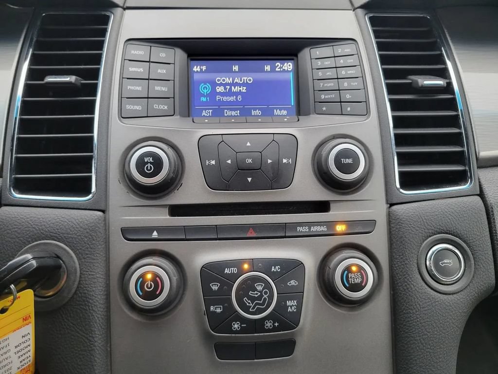Used 2017 Ford Taurus SEL AWD/4WD image 10