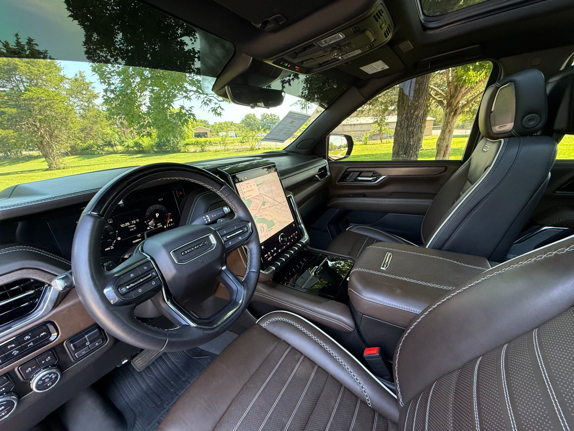 Used 2025 GMC Yukon XL Denali Ultimate w/ LPO, Floor Liner Package AWD/4WD image 11