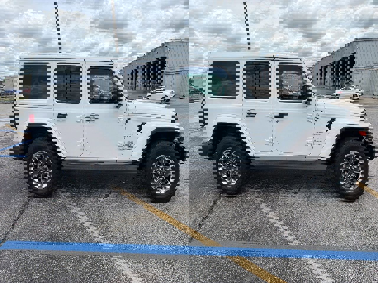 Used 2020 Jeep Wrangler Unlimited Sahara w/ Uconnect 4C Nav & Sound Group AWD/4WD image 4