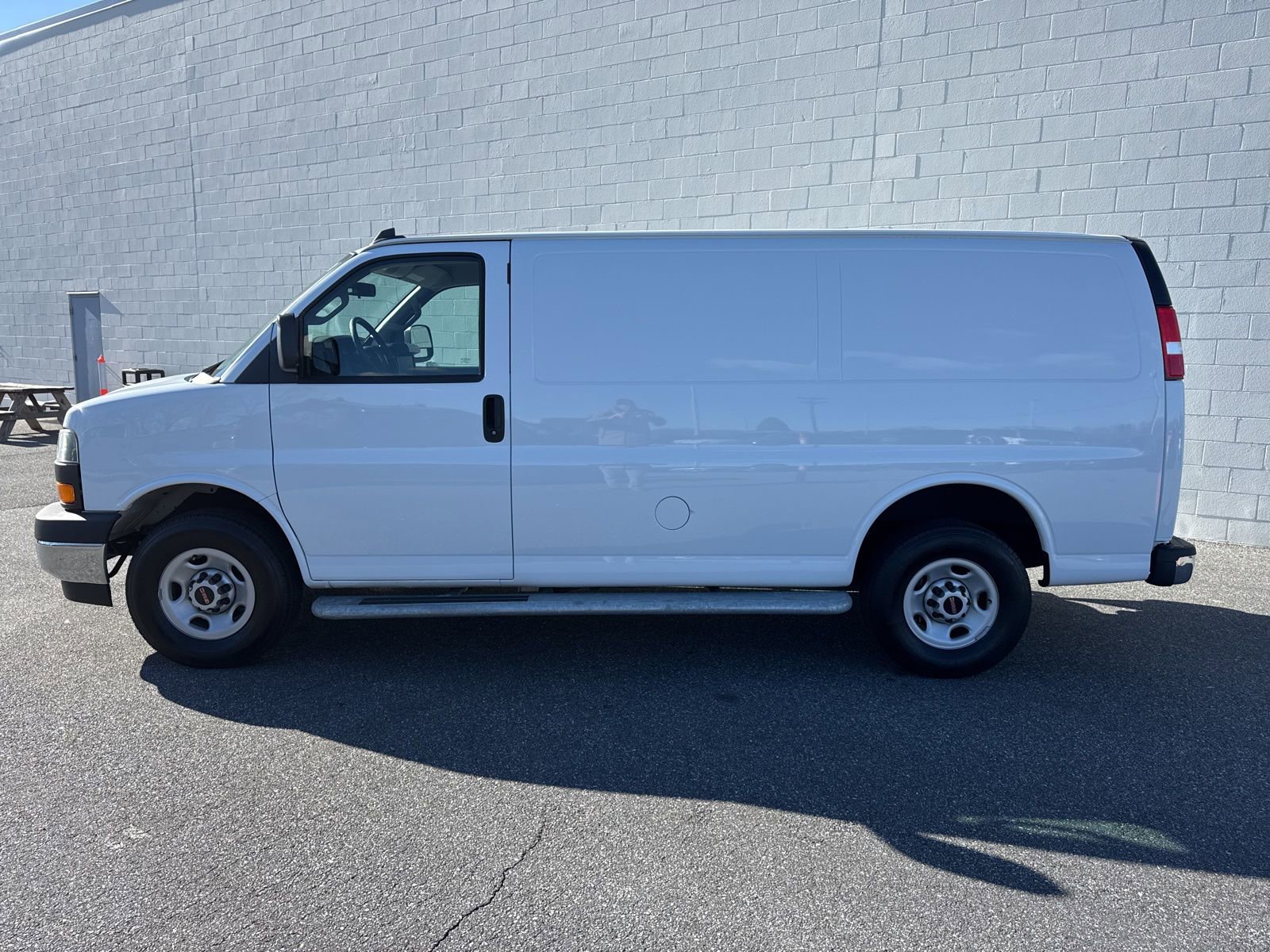 Used 2024 GMC Savana 2500 w/ Driver Convenience Package image 4