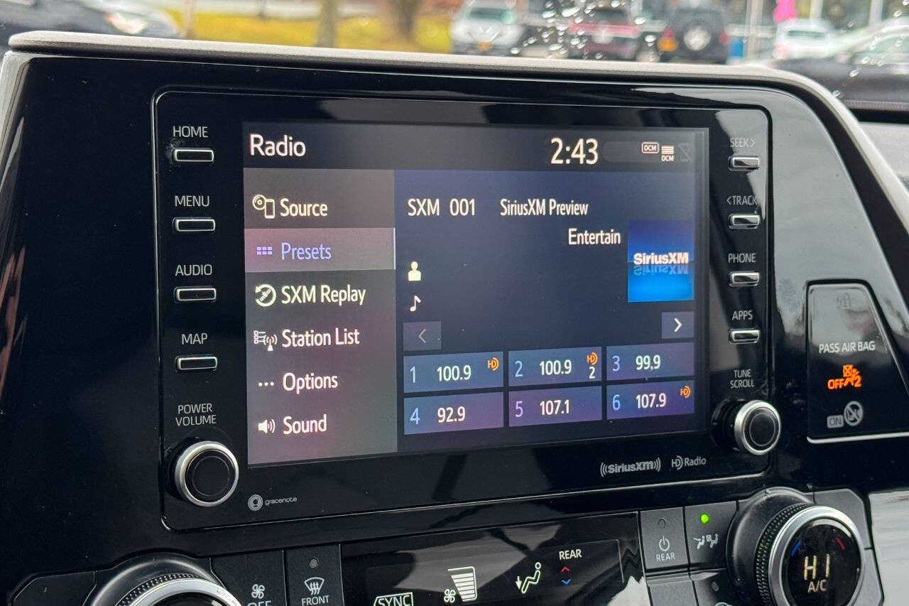 Used 2020 Toyota Highlander LE image 31