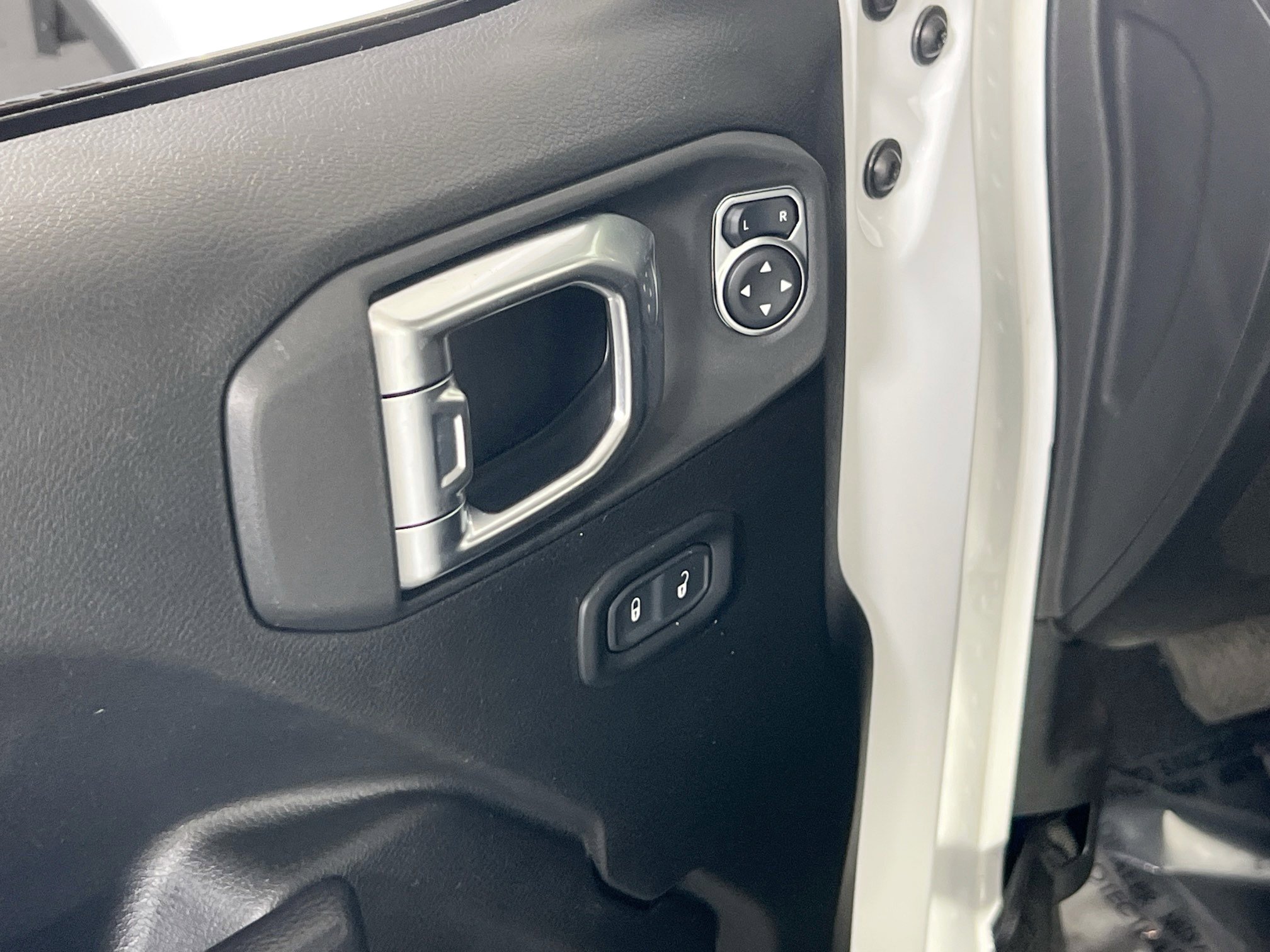 Used 2022 Jeep Gladiator Sport AWD/4WD image 16