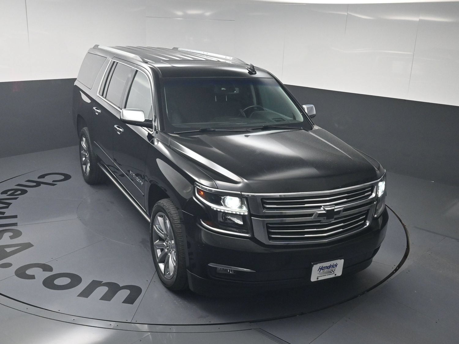 Used 2017 Chevrolet Suburban Premier AWD/4WD image 32
