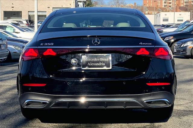 Used 2025 Mercedes-Benz E 350 4MATIC Sedan image 3