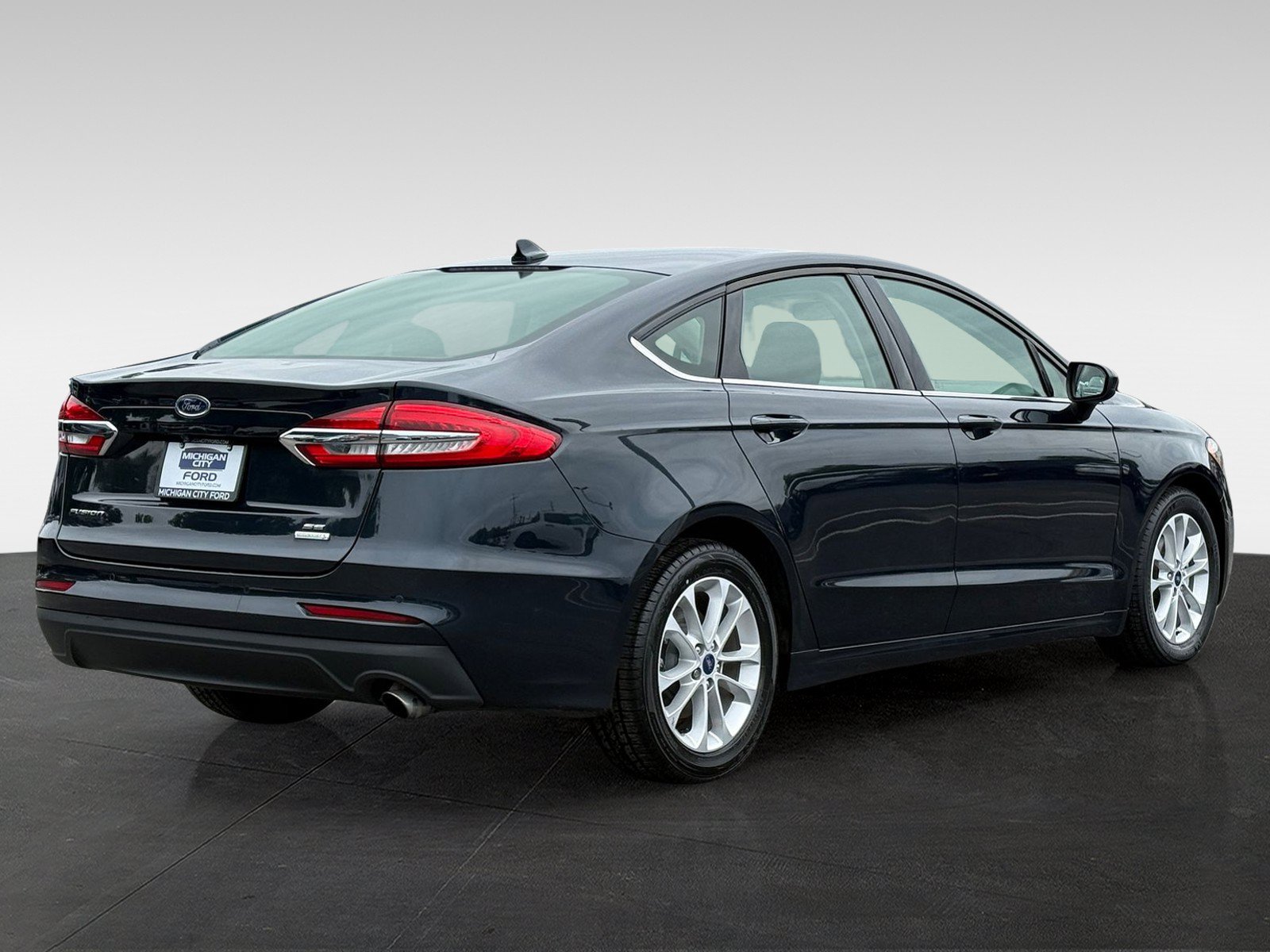 Used 2020 Ford Fusion SE FWD image 5