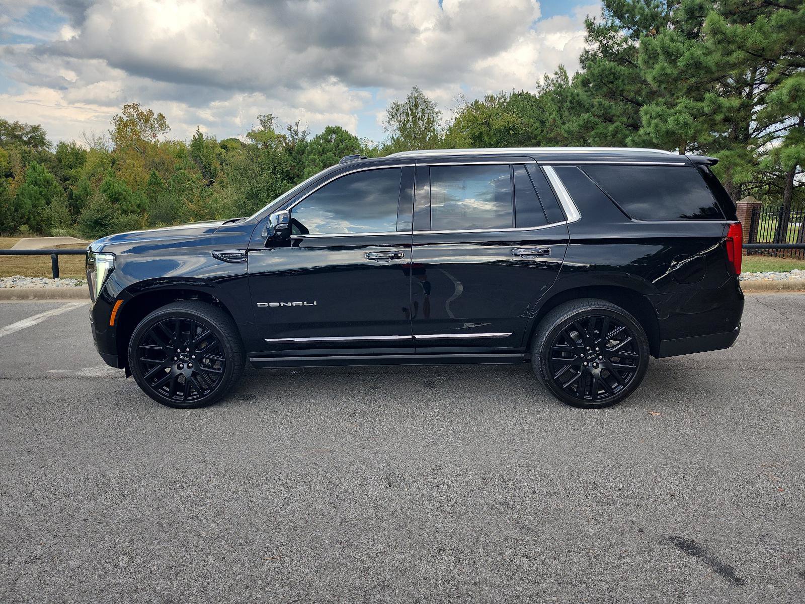 Certified 2025 GMC Yukon Denali Ultimate AWD/4WD image 2